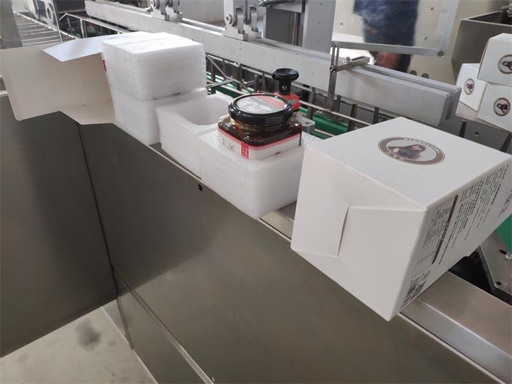 Application case of quick lock box body (cross hook bottom box) packing machine